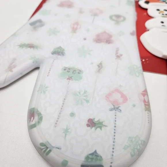 Disney Christmas Oven Mitt and Spatula Set